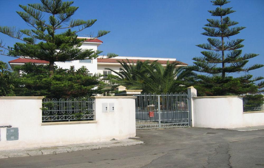 B&B Villa Teresa Lecce Bagian luar foto